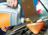 Dầu nhớt cho xe ô tô chạy động cơ xăng